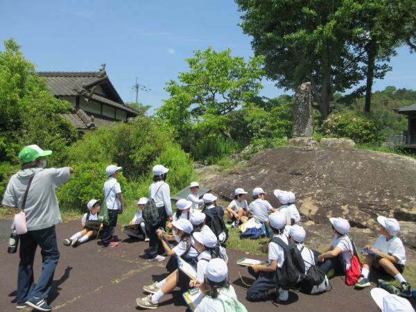 ３年４