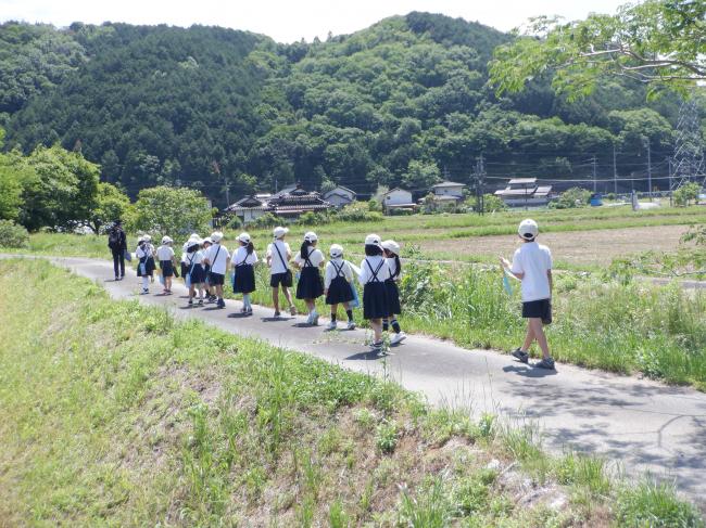 歩く