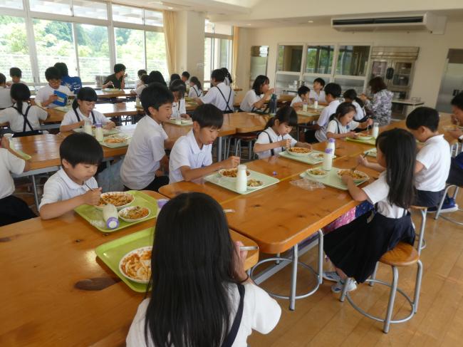 給食