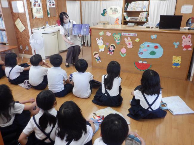 司書読み聞かせ