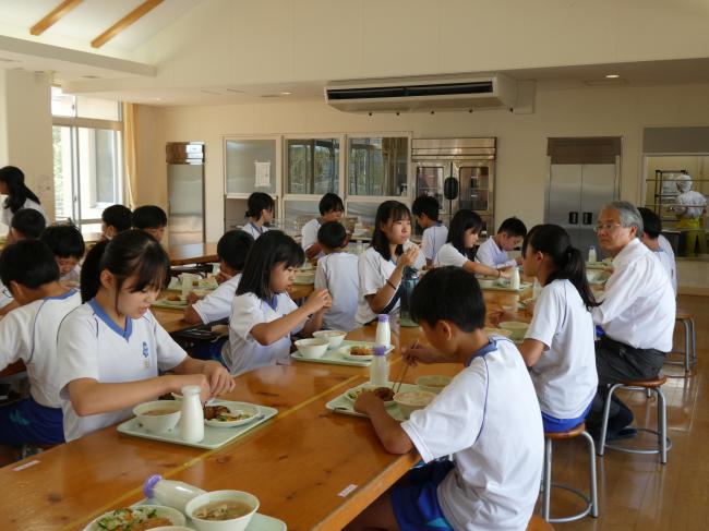 教育長さんと６年生