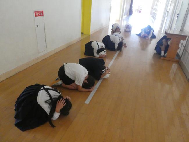 避難訓練ろうか