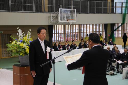 功労表彰の松島啓美咲町議会議長