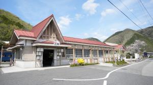 吉ヶ原駅舎の正面写真