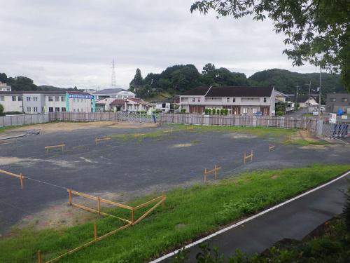 物産棟 西方向から臨む
