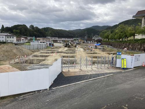 生涯学習棟 北方向から臨む