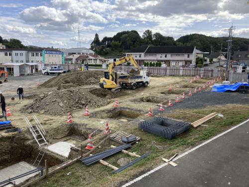 物産棟 西方向から臨む