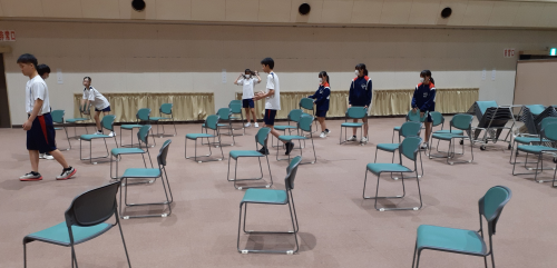 会場